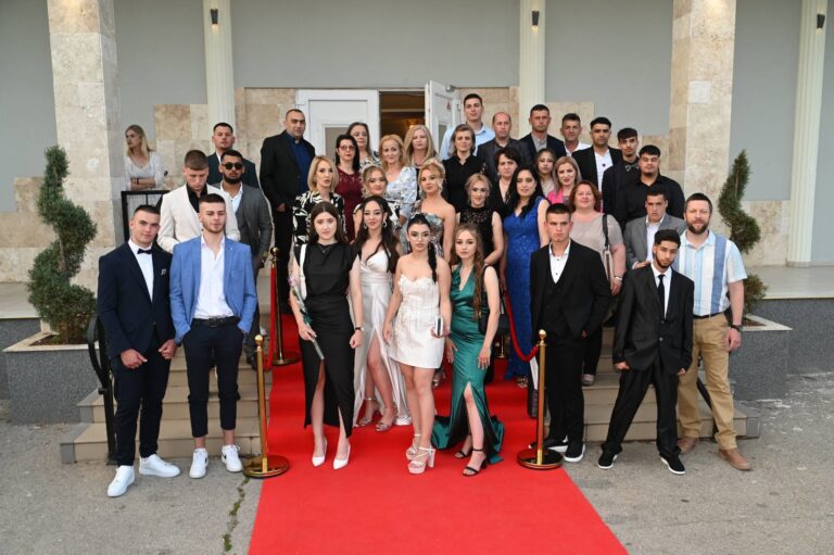 Прослава матурске вечери Пољопривредне школе и Гимназије Липљан